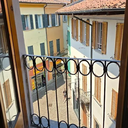 Apartment Charlotte Emozioni Vista Lago, Centro E Giri In Battello *