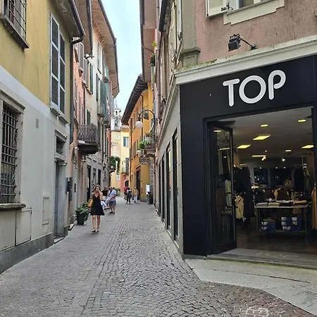 Charlotte Emozioni Vista Lago, Centro E Giri In Battello Apartment *