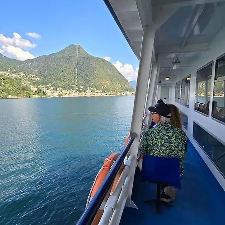 Charlotte Emozioni Vista Lago, Centro E Giri In Battello アパート ヴェルバーニア