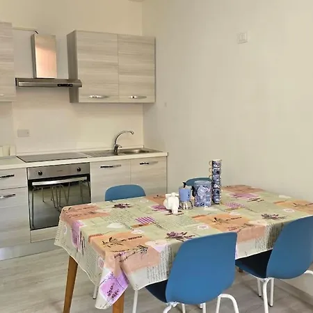 Apartment Charlotte Emozioni Vista Lago, Centro E Giri In Battello *