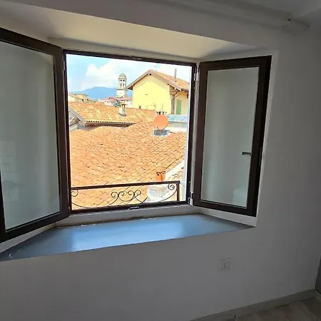 Charlotte Emozioni Vista Lago, Centro E Giri In Battello アパート